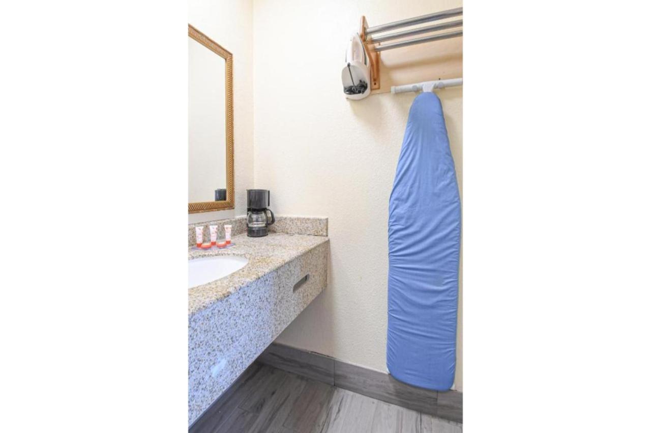 Scottish & - Woodlands Mall Hotel 2*